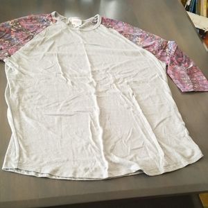 Lularoe Randy Tee ($BUNDLE AND SAVE$)